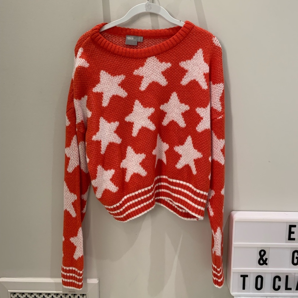 red oversized sweater w white star details